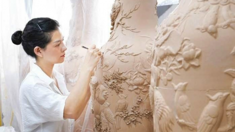 Loạt bài "Giữ lửa nghề truyền thống trong nhịp sống Thủ đô" - Bài 3: "Sức trẻ trong hồn gốm Bát Tràng" (9/8/2023)