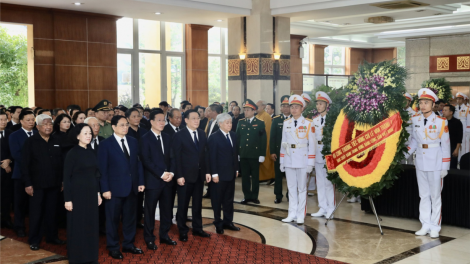 THỜI SỰ 18H CHIỀU 24/8/2023: Lãnh đạo Đảng, Nhà nước viếng Phó Thủ tướng Lê Văn Thành, người
có nhiều đóng góp cho sự nghiệp chung của đất nước và thành phố Hải Phòng.