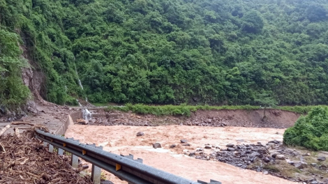 Khẩn trương khắc phục các tuyến đường sạt lở ở Tây Bắc (07/8/2023)