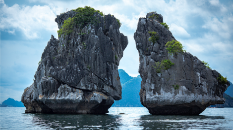 Quảng Ninh: Sẽ đánh giá tổng thể các khu vực phong hóa trên vịnh Hạ Long (30/8/2023)