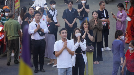 Mùa Vu Lan tại TP.HCM: Nhẹ nhàng, không đông đúc, chen lấn như mọi năm (30/8/2023)