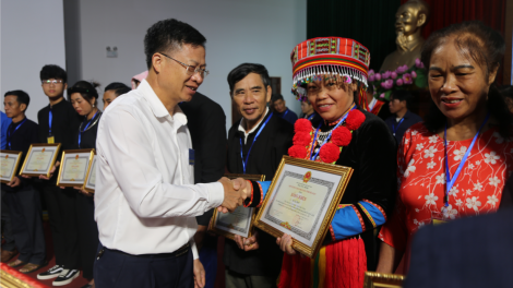 Bắc Kạn: Biểu dương người có uy tín, trưởng thôn và điển hình tiêu biểu vùng đồng bào dân tộc thiểu số (22/8/2023)