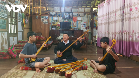 Người dành nửa thế kỷ “giữ lửa” tiếng đàn tính tẩu của đồng bào Thái trắng Sơn La (21/8/2023)