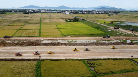 Tháo gỡ khó khăn, đẩy nhanh tiến độ cao tốc đoạn qua Nam Trung bộ (24/8/2023)