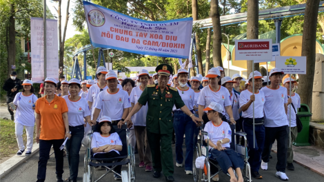 5.000 người đi bộ  gây quỹ ủng hộ nạn nhân da cam (12/8/2023)