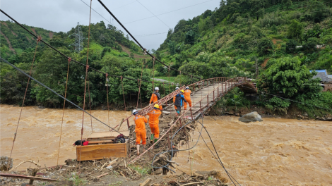 Điện lực miền Bắc tập trung khắc phục hậu quả mưa lũ tại các tỉnh phía Bắc (16/08/2023)