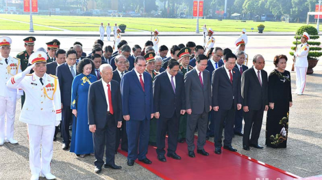 THỜI SỰ 18H CHIỀU 31/8/2023: Lãnh đạo Đảng, Nhà nước vào Lăng viếng Chủ tịch Hồ Chí Minh nhân kỷ niệm 78 năm Quốc khánh 2/9.