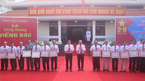 Hậu Giang: Long trọng tổ chức Lễ dâng hương viếng Bác tại Đền thờ Bác Hồ (31/8/2023)
