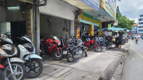 Cửa hàng xe máy cũ vắng khách từ khi Thông tư 24 có hiệu lực (26/8/2023)
