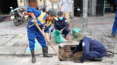 Đà Nẵng: Nhiều rác thải, xà bần được nạo vét chống ngập (16/8/2023)