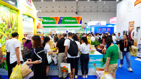 Người Trung Quốc hào hứng với hàng Việt tại CAEXPO 2023 (19/9/2023)
