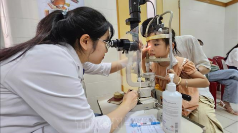 Đau mắt đỏ có xu hướng gia tăng, Bộ Y tế khuyến cáo biện pháp phòng chống (17/9/2023)