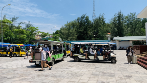 Quảng Ninh: Nhộn nhịp du khách dịp nghỉ lễ 2/9 (02/9/2023)