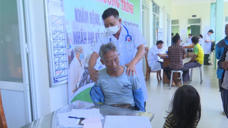 Chăm lo sức khỏe người dân biên giới Việt - Lào (08/9/2023)