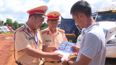 Đắk Lắk: Đảm bảo an toàn giao thông cao điểm thu hoạch sầu riêng (17/9/2023)