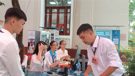 Nhiều trường ứng dụng công nghệ thông tin trong làm thủ tục nhập học cho tân sinh viên (9/9/2023)