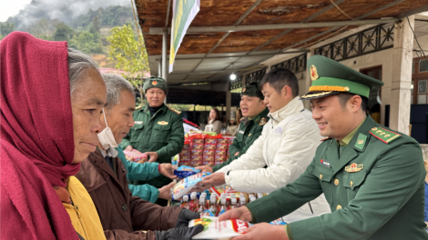 Nghĩa tình quân dân nơi rẻo cao biên giới Sơn La (28/1/2024)