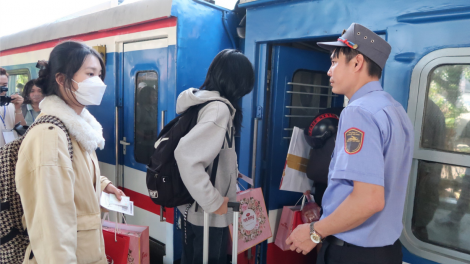 Khởi hành “Chuyến tàu mùa Xuân” đưa 2.200 sinh viên về quê ăn Tết (28/1/2024)