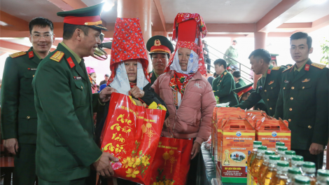 “Gian hàng 0 đồng” và quà Tết đến với người nghèo nơi biên giới Bình Liêu, Quảng Ninh (31/1/2024)