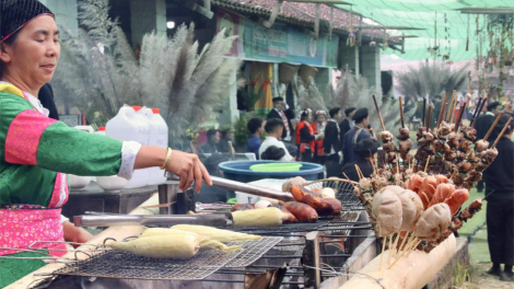 Nhộn nhịp Chợ phiên “Chào năm mới 2024”tại  Làng Văn hóa các dân tộc Việt Nam (01/1/2023)