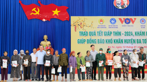 VOV miền Trung và các đơn vị đồng hành khám bệnh, tặng quà đồng bào nghèo miền núi Ba Tơ (13/1/2024)
