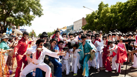 Australia: Sôi động màn diễu hành trong Lễ hội Elvis tưởng nhớ ông hoàng nhạc Rock & Roll  Elvis Presley (13/1/2024)