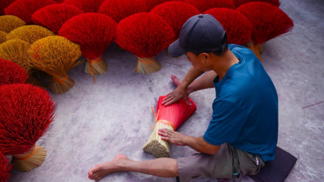 Sôi động làng hương Quảng Phú Cầu dịp Tết (25/1/2025)