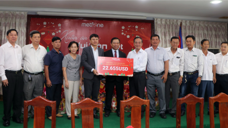 Mang Tết đến với bà con Việt kiều có hoàn cảnh khó khăn tại Campuchia (27/1/2024)