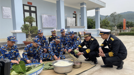 Tết sớm thắm tình quân dân tại xã đảo Bản Sen (31/01/2024)