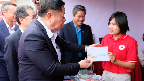 Ông Nguyễn Trọng Nghĩa dự phiên Chợ Tết 0 đồng và tặng quà 1.000 hộ gia đình hoàn cảnh khó khăn tại Đà Nẵng (29/1/2024)