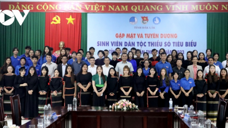 Những bông hoa tươi thắm” của buôn làng Đắk Lắk (10/1/2024)