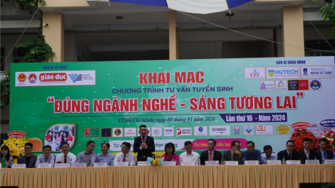 Học sinh ở TP.HCM quan tâm ngành thiết kế vi mạch, bán dẫn (08/1/2023)