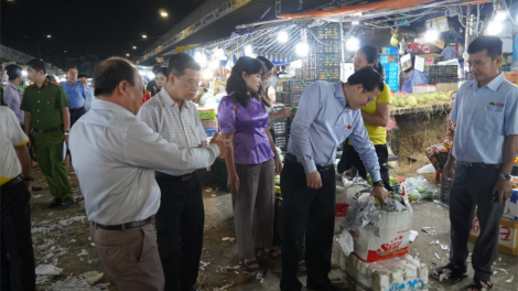 TP.HCM tăng cường bảo đảm an toàn thực phẩm tại các chợ đầu mối (12/1/2024)
