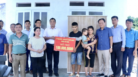 “Chương trình hỗ trợ xóa nhà tạm, nhà dột nát - giấc mơ “an cư, lạc nghiệp” của nhiều hộ nghèo trở thành hiện thực”  (22/10/2024)