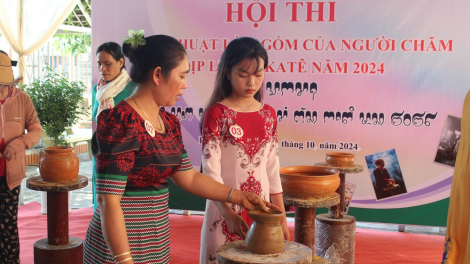 Giải pháp nâng cao hoạt động sản xuất gốm Chăm (5/10/2024)