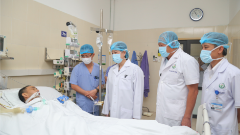 Lần đầu tiên đồng thời ghép tim, gan thành công trên người bệnh suy đa tạng nặng (09/10/2024)