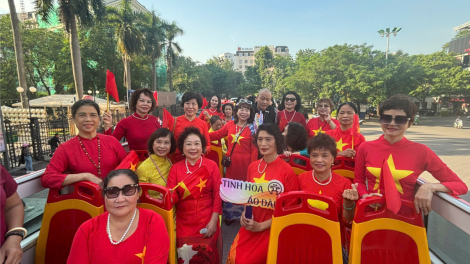 Hàng trăm hành khách trong trang phục áo dài truyền thống trên chuyến City bus “Tinh hoa áo dài” 2024 (4/10/2024)