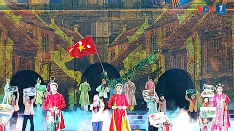 Lễ hội Áo dài du lịch Hà Nội 2024: Tôn vinh tinh hoa tà áo dài truyền thống Việt Nam (05/10/2024)