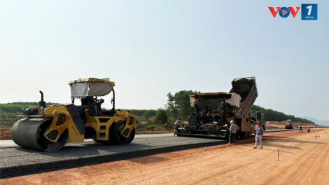 Quảng Ngãi hưởng ứng “500 ngày đêm thi đua hoàn thành 3.000 km đường bộ cao tốc” (29/10/2024)