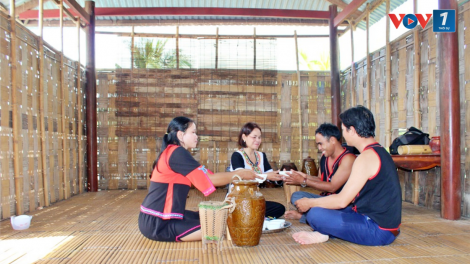 Ngất ngây men rượu cần của đồng bào Raglai ở tỉnh Ninh Thuận (09/10/2024)