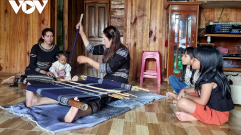 Phát huy nghề dệt thổ cẩm ở xã vùng sâu tỉnh Lâm Đồng (30/10/2024)