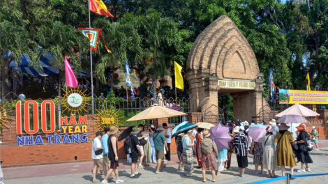 Khách du lịch Trung Quốc đến Nha Trang sụt giảm: Khánh Hòa tìm kiếm thị trường mới (13/10/2024)