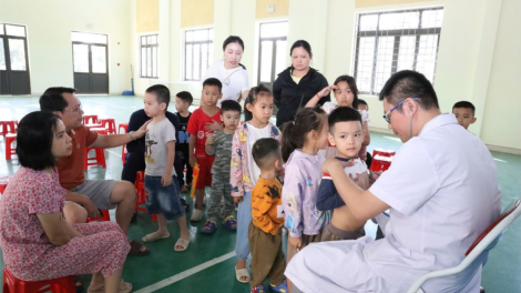 Trên 8.000 trẻ em ở vùng khó Lạng Sơn được khám tim miễn phí (27/10/2024)
