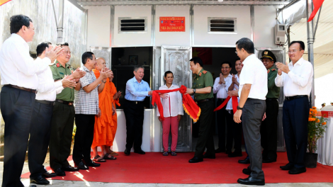Bộ Công an tổ chức khánh thành, bàn giao 1.300 căn nhà cho người dân Trà Vinh (8/10/2024)