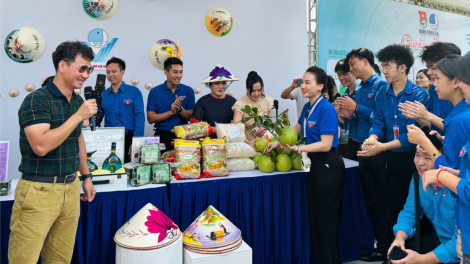 Người nổi tiếng tham gia livestream giới thiệu sản phẩm OCOP của Thủ đô (13/10/2024)