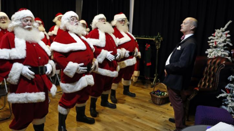 Trường đào tạo ông già Noel giả tưởng sôi động trước mùa lễ hội (15/11/2024)