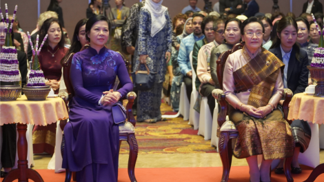 Phu nhân Tổng Bí thư tham dự Hội thảo dệt may truyền thống ASEAN lần thứ 9 tại Lào (6/11/2024)