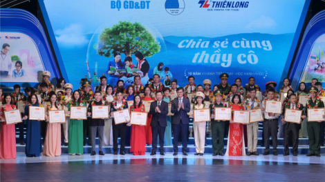 Chương trình “Chia sẻ cùng thầy cô” năm 2024: Tuyên dương 60 thầy cô giáo tiêu biểu (15/11/2024)