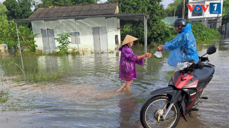 Quảng Ngãi: Nước rút, chính quyền hỗ trợ dân dọn dẹp nhà cửa (25/11/2024)