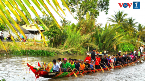 Rộn ràng phum sóc chuẩn bị cho hội đua ghe Ngo của đồng bào Khmer (04/11/2024)